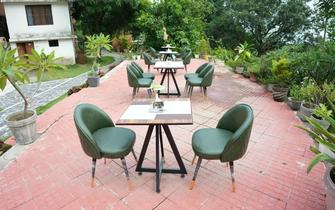 Garden Dining